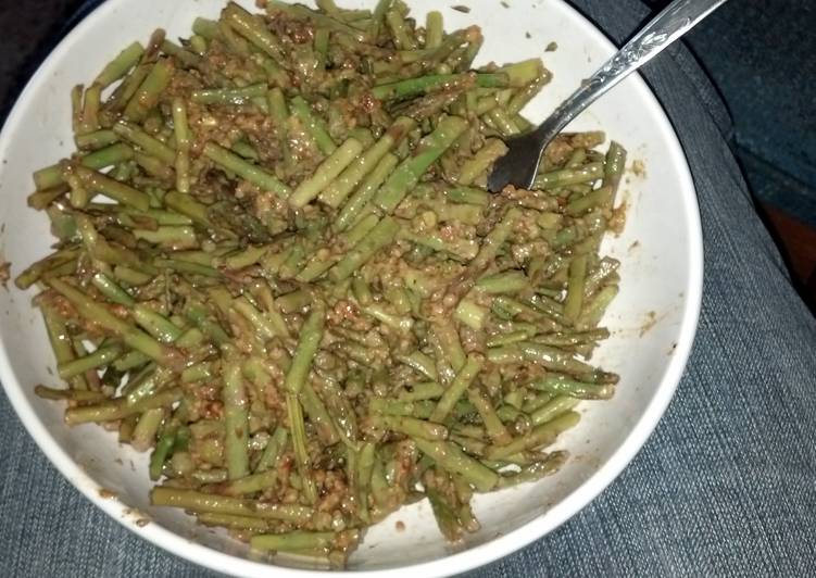 recettes Asparagus w/ Pistachio Sauce