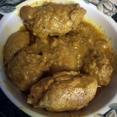 A picture of chicken curry.