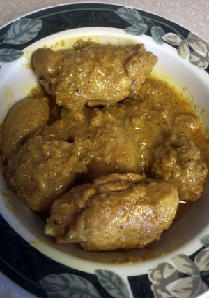 A picture of chicken curry.
