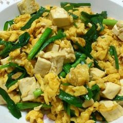 5 Minutes Egg with Garlic Chives & Tofu in Oyster Sauce A picture of 5 Minutes Egg with Garlic Chives & Tofu in Oyster Sauce.