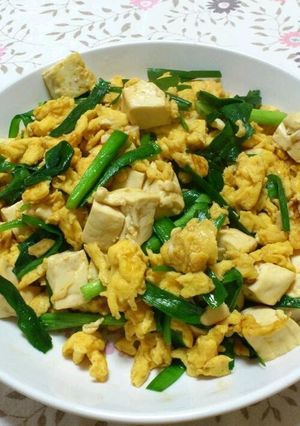 A picture of 5 Minutes Egg with Garlic Chives & Tofu in Oyster Sauce.