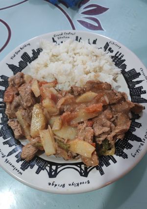 Una foto de Bistec a la mexicana con papas