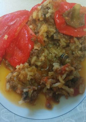 A picture of Amazingly tasty rice and beef filled papers.