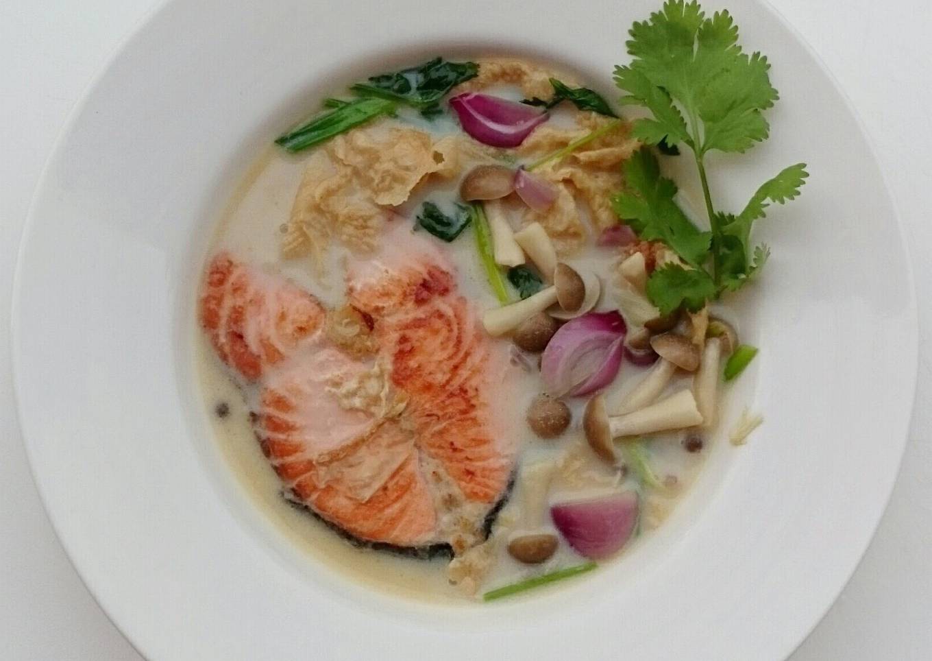 Salmon And Shimeji Mushroom In Milk Soup