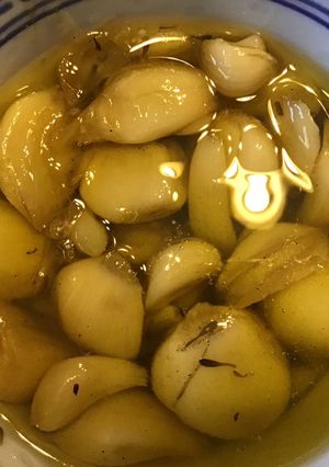 A picture of California Farm Garlic in Olive Oil.
