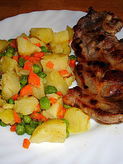 Una foto de Filete de paleta de cordero con guarnición