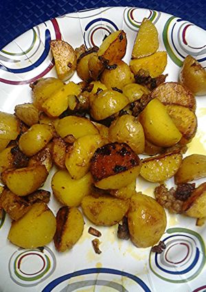 A picture of Sausage and taters.