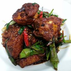 A picture of Spicy Chicken With Okra.
