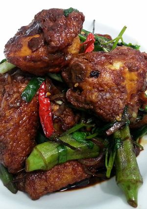 A picture of Spicy Chicken With Okra.