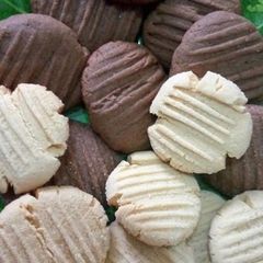 A picture of Custard & Chocolate cookies.