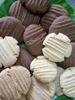 A picture of Custard & Chocolate cookies.