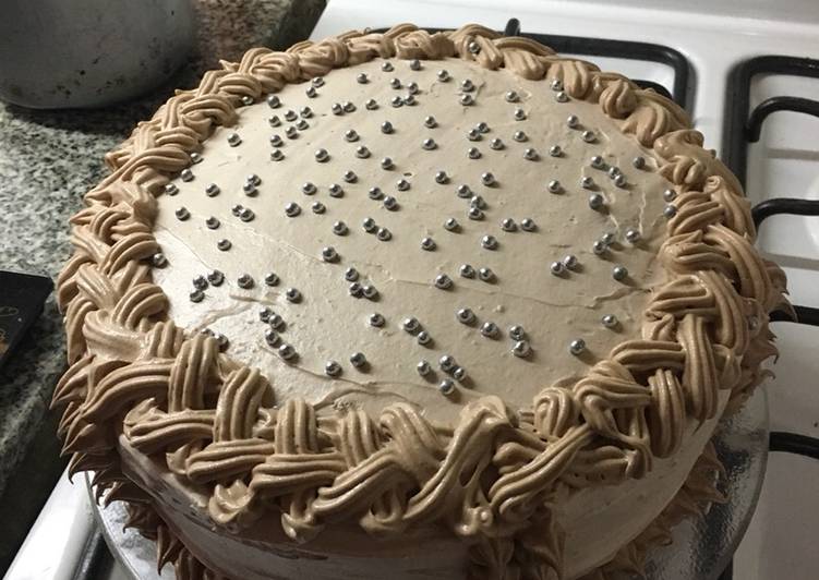 Featured image of post Decoracion De Tortas Con Crema Chantilly Y Chocolate Luego cubra toda la torta con m s crema chantilly por encima y por los lados con la ayuda de una esp tula