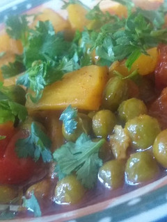 વટાણા બટાકા નુ શાક (Vatana Bataka Shak Recipe In Gujarati) રેસીપી મુખ્ય ફોટો
