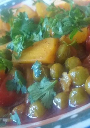 વટાણા બટાકા નુ શાક (Vatana Bataka Shak Recipe In Gujarati) રેસીપી મુખ્ય ફોટો
