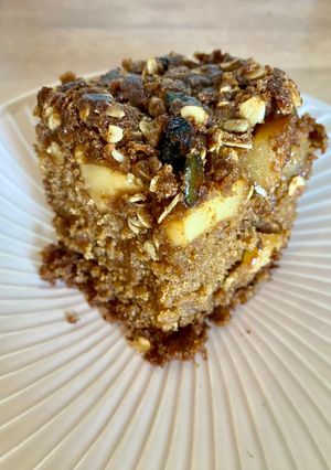 Une photo de Gâteau crumble aux pommes à la farine de petit épeautre et sucre de fleur de coco