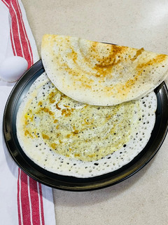 A picture of Egg Dosa.