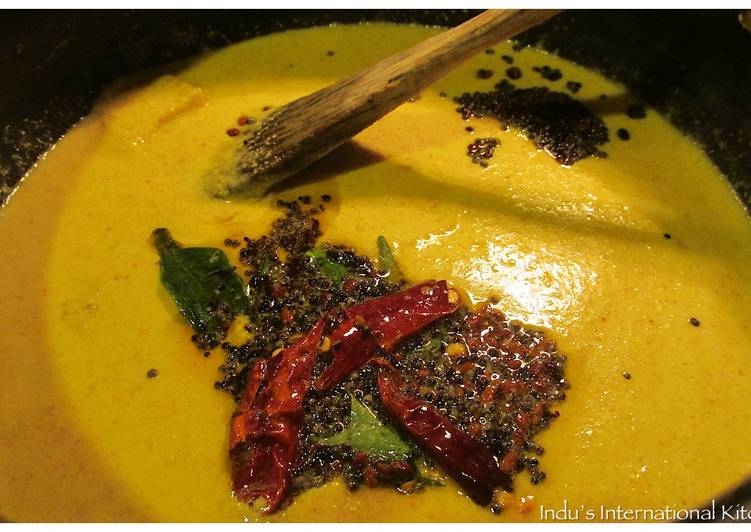 Quick and Easy Moru Kootan (Yoghurt and coconut curry)