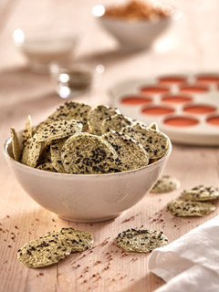 Una foto de Chips de wakame y sésamo |Veggie Snacks - Lékué