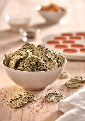 Una foto de Chips de wakame y sésamo |Veggie Snacks - Lékué