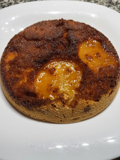 Una foto de Mini torta Invertida de manzana sin gluten(18 cm en cacerola essen)