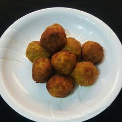 A picture of Potato balls.