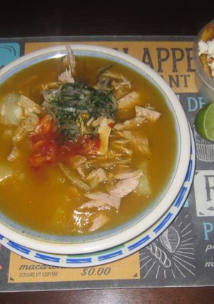 Una foto de Encebollado de pescado