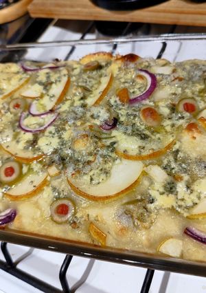 Una foto de Focaccia de Roquefort y pera 🍐