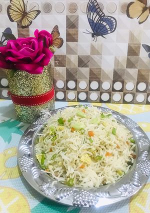 A picture of Chinese egg fried rice.