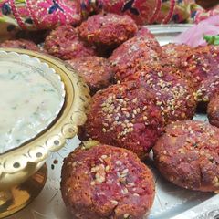 A picture of Beetroot rajma tikki.