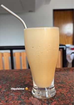 Una foto de Frapuccino frío con café