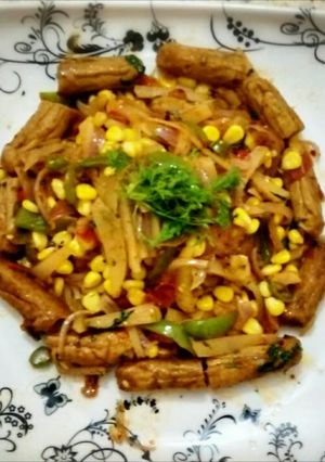 A picture of Zingy pepper chicken sausages & sweet corn.
