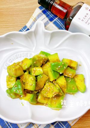涼拌酪梨#心鮮油#由豐醬黑芝麻油#涼拌菜 的食譜成品照片