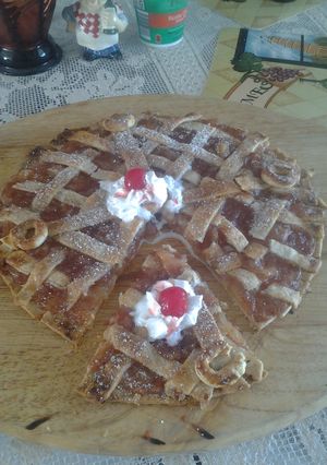 A picture of Apple pumpkin pizza pie.