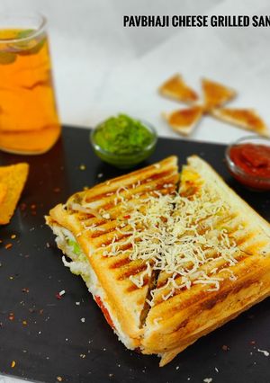 પાવભાજી ચીઝ સેન્ડવીચ(Pavbhaji cheese Sandwich Recipe in Gujarati) રેસીપી મુખ્ય ફોટો