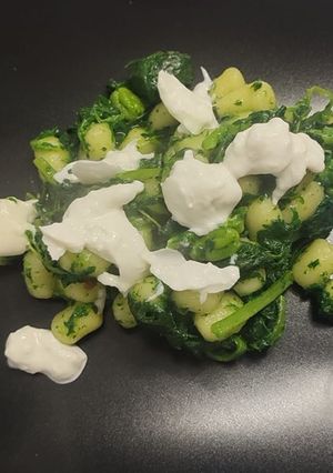 Foto di Gnocchetti con cime di rapa e burrata