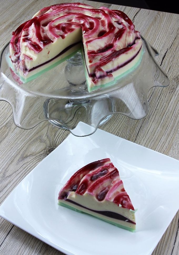 Una foto de Gelatina de tres leches con sabor fresas y menta