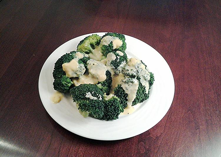 Broccoli with Hollandaise sauce