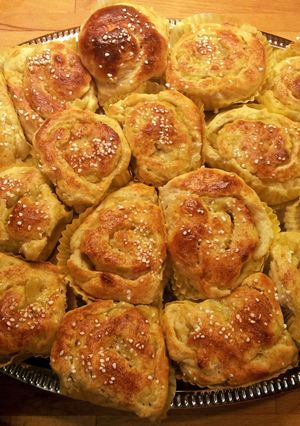 A picture of Rubarb and vanilla buns.