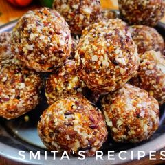 A picture of Gond ke laddu.