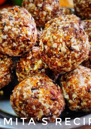 A picture of Gond ke laddu.