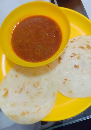 A picture of Kala chana curry with mini malabar paratha.