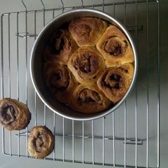 A picture of cinnamon buns.