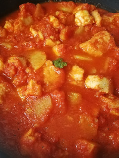 Una foto de Sopa de tomate andaluza con patatas🍅🥖