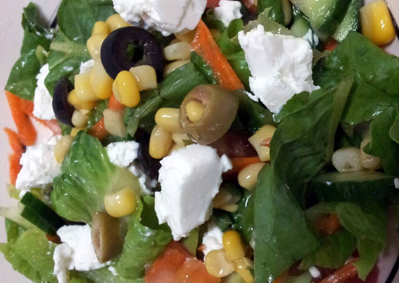 Romaine salad with feta cheese by Pam...