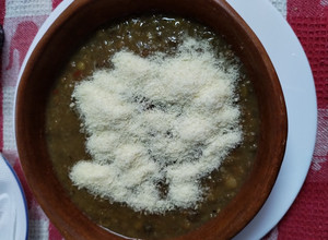 Una foto de Lentejas sin remojo con queso rallado