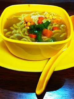 নুডুলস স্যুপ (Noodle soup recipe in bengali) রেসিপির প্রধান ছবি