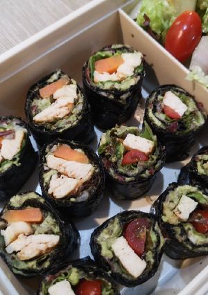 รูปของ คิมบับอะโวคาโด+อกไก่ (Microwace recipe : คลีน)