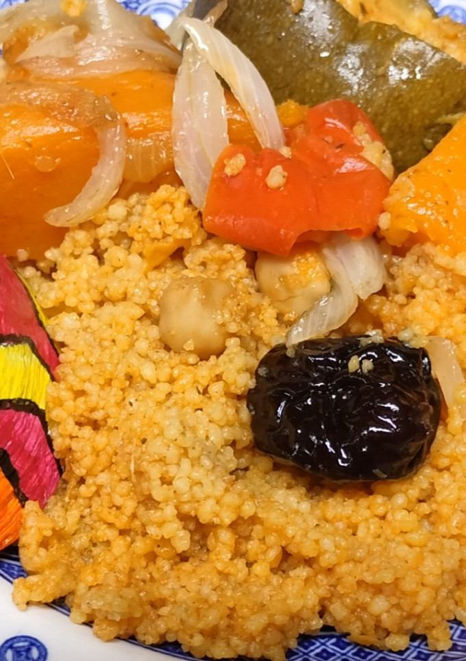 Una foto de Cuscús con verduras