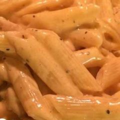 A picture of Buffalo chicken pasta.