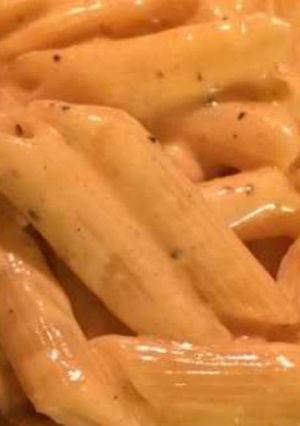 A picture of Buffalo chicken pasta.